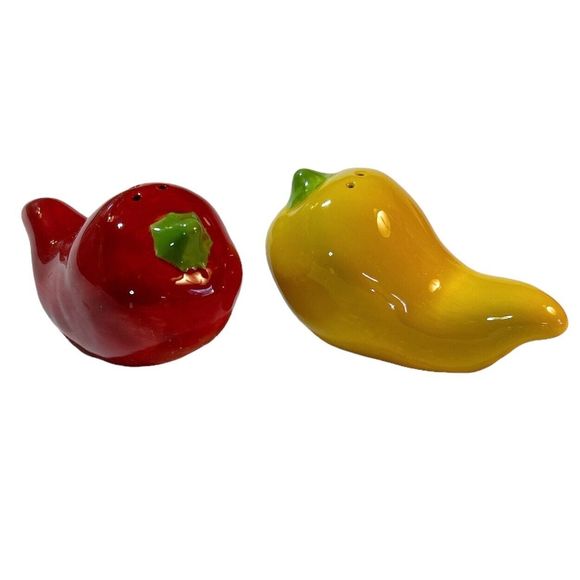 Collection of Hot Pepper Ceramic Dishes and Salt and Pepper Shakers - Picture 4 of 9